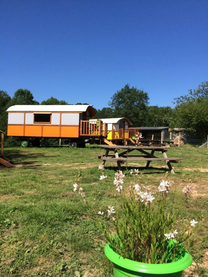 Les Roulottes De L'Airou Hotel Beauchamps  Buitenkant foto