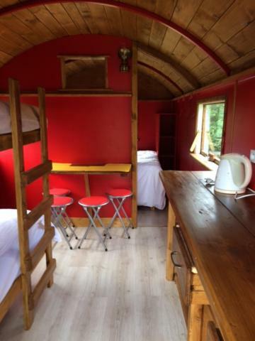 Les Roulottes De L'Airou Hotel Beauchamps  Buitenkant foto