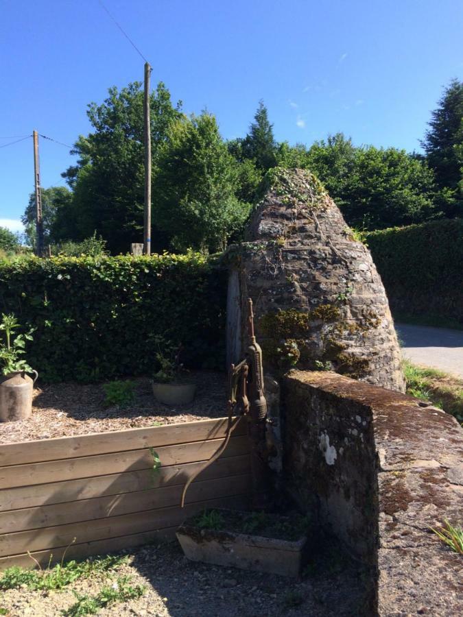 Les Roulottes De L'Airou Hotel Beauchamps  Buitenkant foto